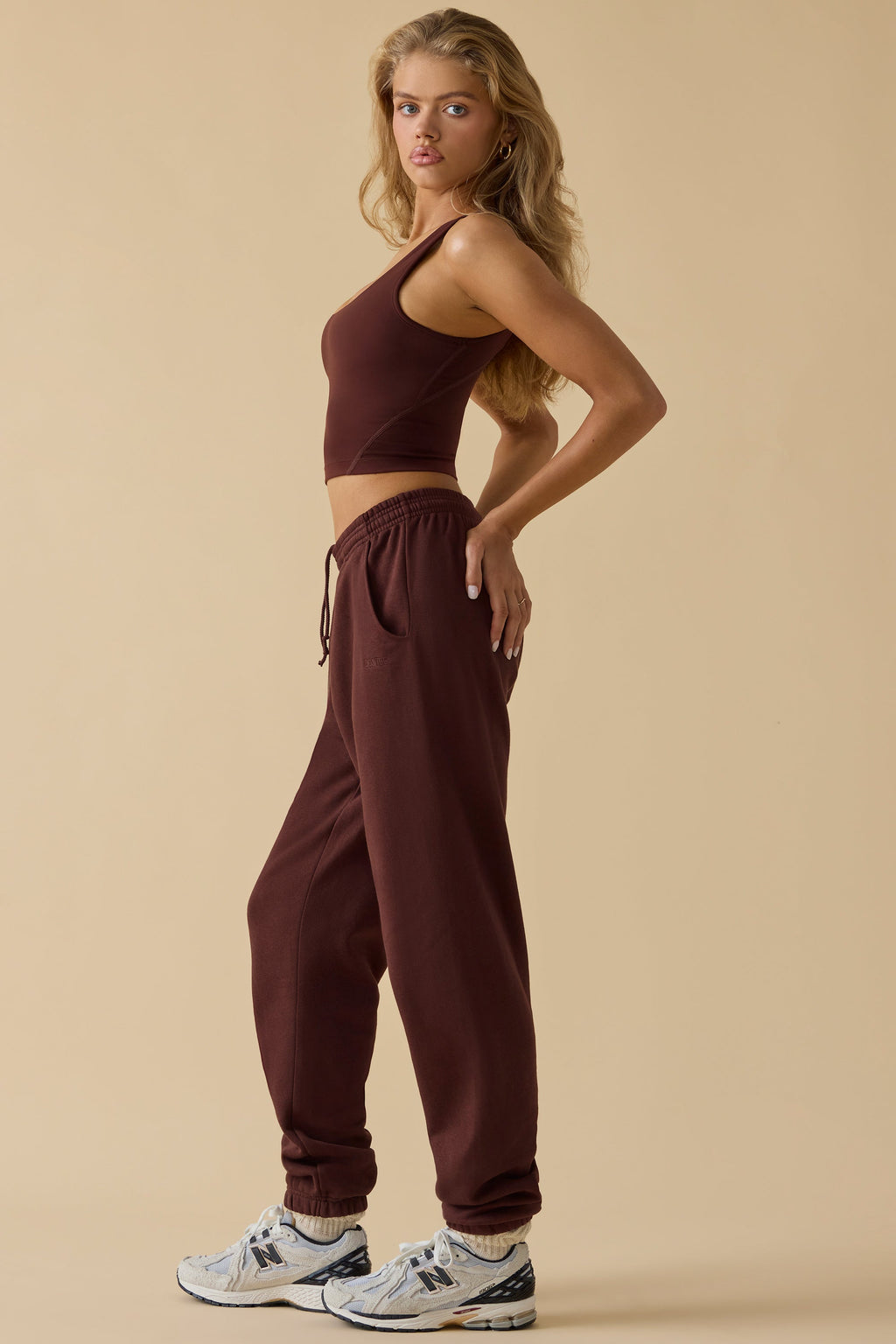 Cotton Fleece Mid-Rise Joggers in Mahogany