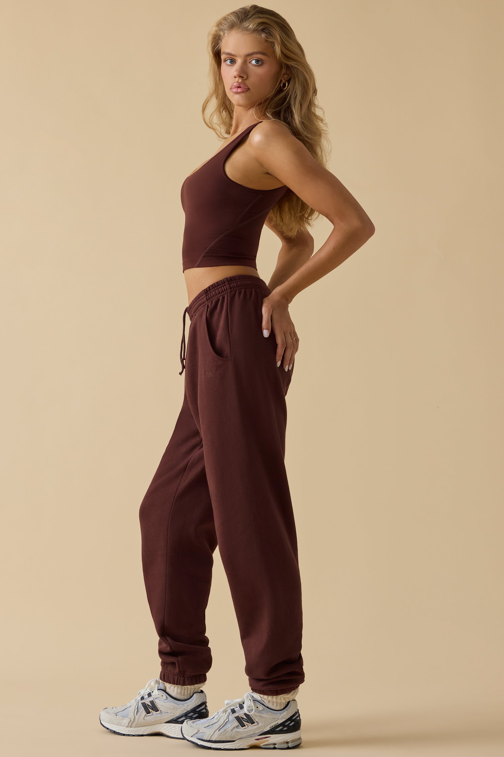 Cotton Fleece Mid-Rise Joggers in Mahogany
