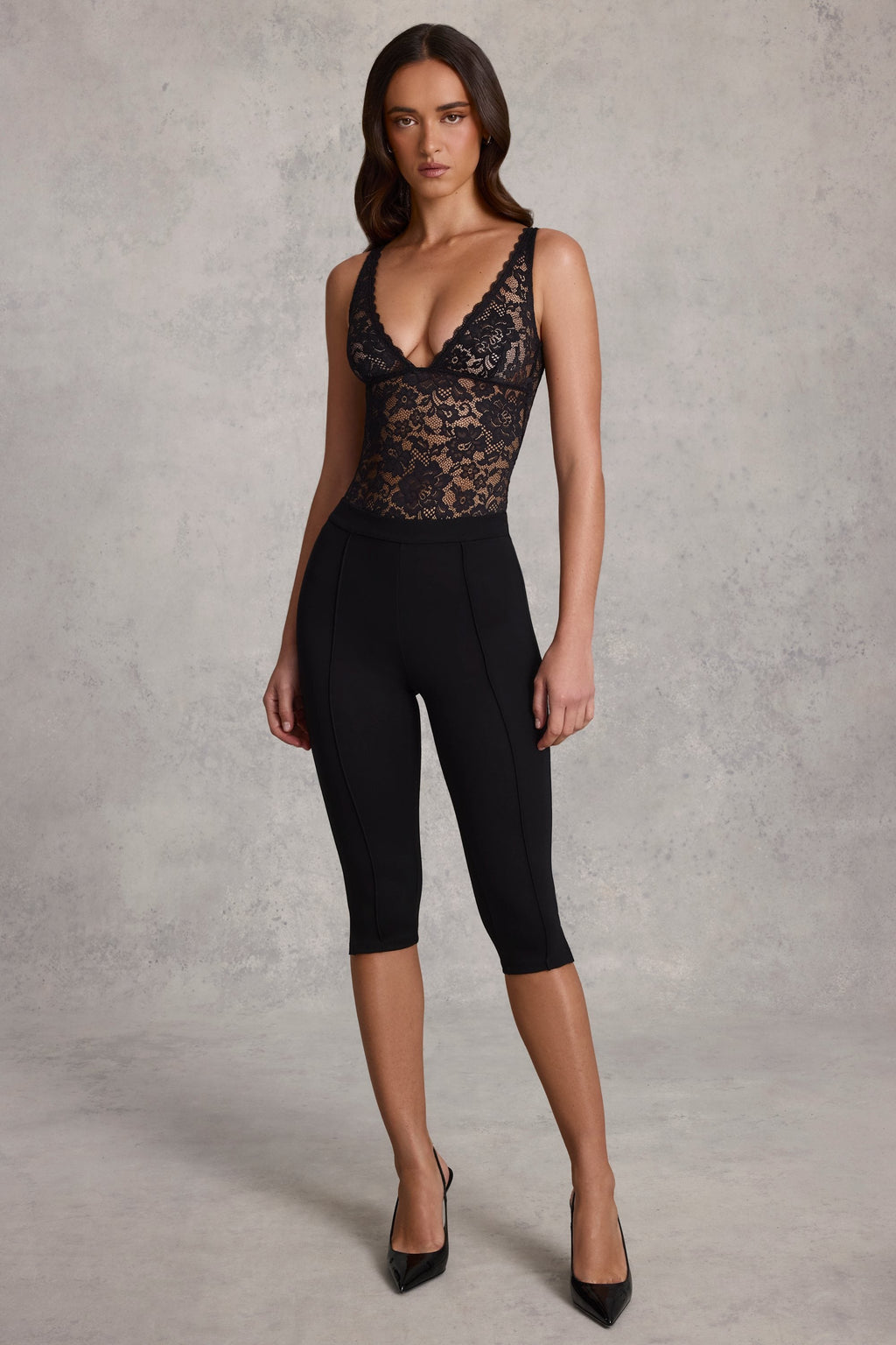 Cropped Capri Trousers in Black